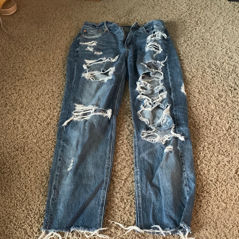American Eagle Size 4 Ripped Mom Jeans